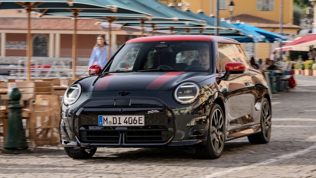 El nuevo Mini Cooper SE JCW