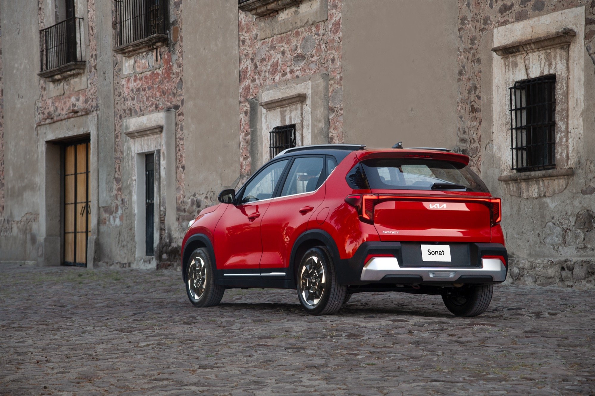 Kia 2025 en Panamá Apariencia renovada y mejoras de equipamiento estándar Deagencia