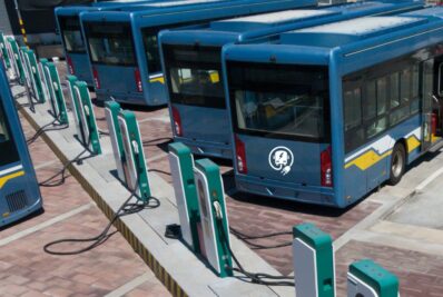Panamá se endeuda para comprar buses eléctricos
