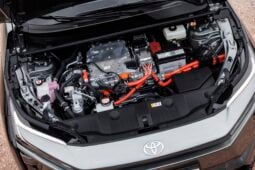 Toyota bZ4X: FWD lleno