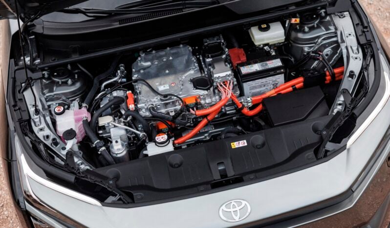 Toyota bZ4X: FWD lleno