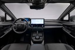 Toyota bZ4X: FWD lleno