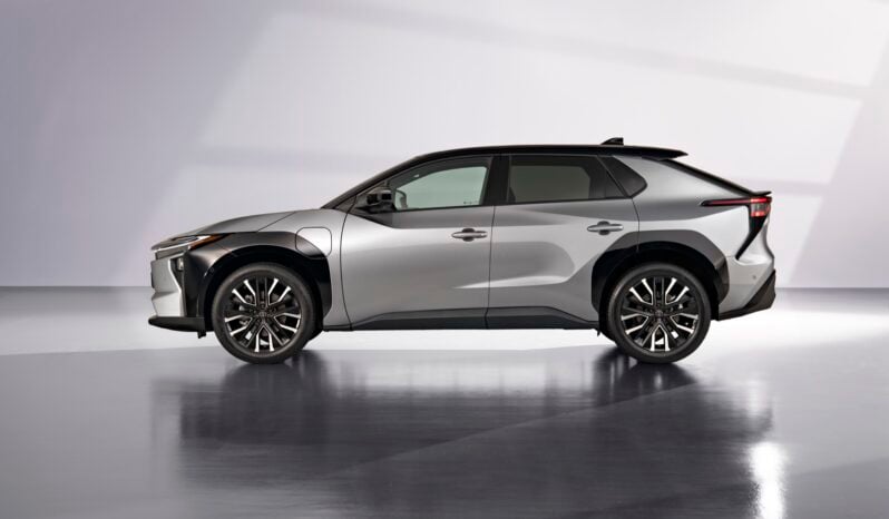 Toyota bZ4X: FWD lleno