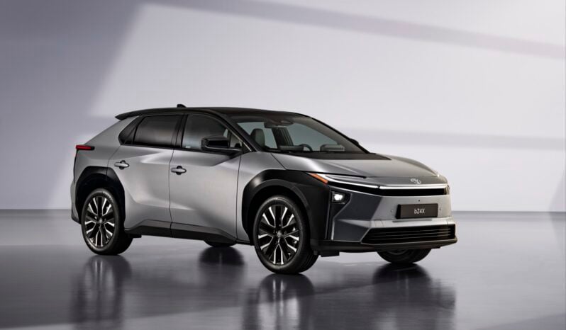 Toyota bZ4X: FWD lleno